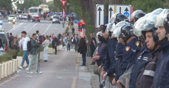 mbi-1400-forca-policore-te-angazhuara-per-protesten-e-opozites-ne-tirane
