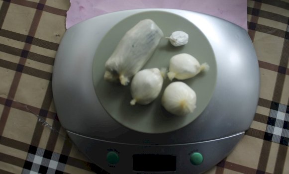 parandalohet-futja-e-droges-ne-dubrave,-kapen-43-grame-gjate-kontrollit-te-vizitorit