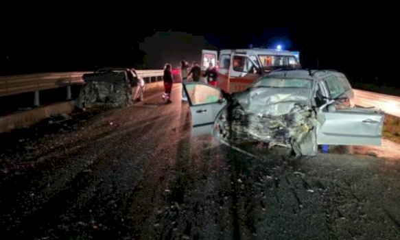 Aksident me fatalitet në Vlorë, dy të vdekur e një i lënduar rëndë