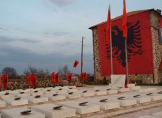 “epopeja-e-dukagjinit”-perkujtohet-ne-decan-me-aktivitete-kulturore-dhe-perkujtimore