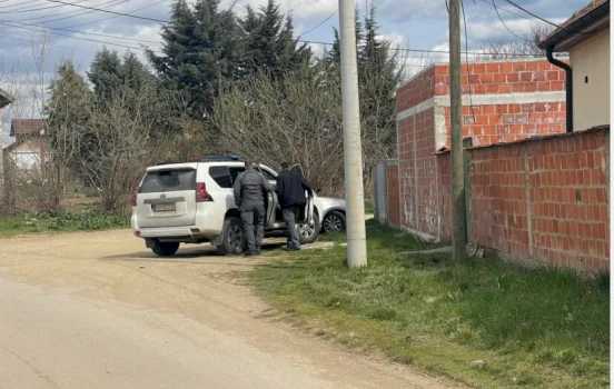 vrasja-ne-majac,-policia-ne-vendngjarje,-familjaret-heshtin