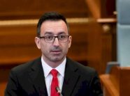 te-arrestuarit-per-dallavere-me-patente-shofere,-basha-njofton-se-u-prangos-edhe-ekzamineria-e-ministrise:-e-mirepresim-aksionin