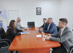 ministri-hoti-pret-ne-takim-shefen-e-unicef-it-ne-kosove,-diskutohet-per-prioritetet-sociale-dhe-bashkepunimin-2026–2030