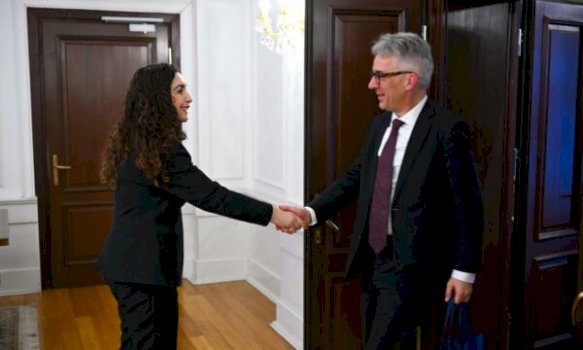 ambasadori-gjerman-takohet-me-osmanin:-kishim-bashkepunim-te-shkelqyeshem,-urimet-me-te-ngrohta-per-angazhimet-e-ardhshme