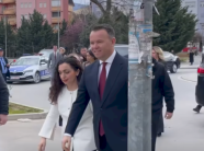 heshti-per-perplasjet-me-kurtin-e-ceshtjen-e-rikandidimit-te-saj,-peci-shihet-me-osmanin-ne-mitrovice