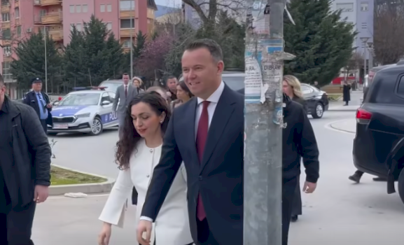 heshti-per-perplasjet-me-kurtin-e-ceshtjen-e-rikandidimit-te-saj,-peci-shihet-me-osmanin-ne-mitrovice