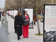 haxhiu-viziton-ekspoziten-“masakrat-ne-kosove-1998-1999”