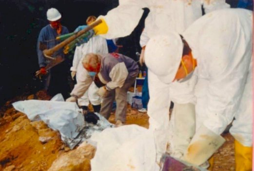 kryeministri-albin-kurti-perkujton-masakren-e-kotlines:-ne-pervjetorin-e-27-te,-kujtojme-me-dhimbje-dhe-nderim-te-gjithe-te-vraret-e-kotlines