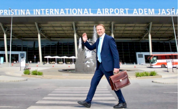 perfundoi-mandatin,-orav-publikon-fotografi-nga-aeroporti-i-prishtines:-gjithe-te-mirat,-kosove