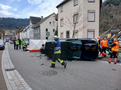 tragjike:-29-vjecarja-nga-kosova-dhe-djali-i-saj-tre-vjecar-vdesin-ne-nje-aksident-ne-gjermani