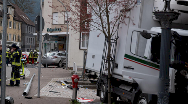 vajza-binjake-3-vjecare-mbijetoi-nga-aksidenti-ku-vdiqen-nena-kosovare-me-djalin-ne-gjermani