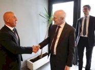 haradinaj-takon-ambasadorin-francez,-guerot