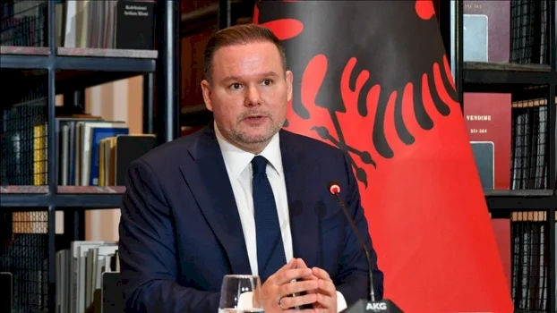 hakeret-iraniane-sulmojne-posten-shqiptare,-demo:-sherbimi-vijon-normalisht