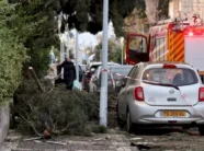 nje-i-vrare-dhe-25-te-tjere-ne-spital-pas-sulmit-me-raketa-ne-veri-te-izraelit