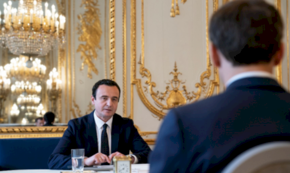 kurti-udheton-drejt-frances,-ka-dreke-pune-me-macronin