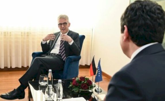 gjermania:-asociacioni-teme-e-shpeshte-sa-here-flasim-me-qeverine-per-anetaresimin-e-kosoves-ne-kie,-drafti-duhet-te-cohet-ne-kushtetuese