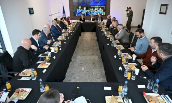 oda-amerikane-qeverise:-permiresimi-i-klimes-per-bizneset-kerkon-politika-te-parashikueshme-e-dialog