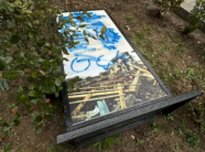 protesta-qytetare-ndaj-ekspozites-per-masakrat,-ngjyrosen-e-rrezohen-tabelat-e-vendosura-ne-shesh