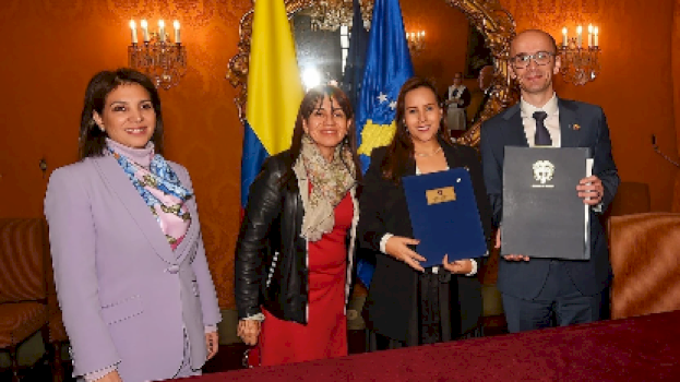 kosova-dhe-kolumbia-nenshkruajne-tri-marreveshje,-hiqen-vizat-per-pasaportat-diplomatike