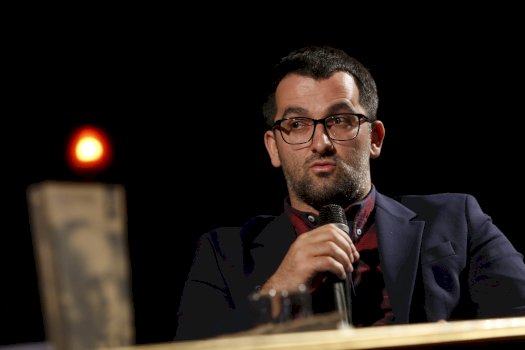 ekspozita-ne-shesh-dhe-te-dhenat-per-masakren-ne-burgun-e-dubraves,-reagon-shkelzen-gashi