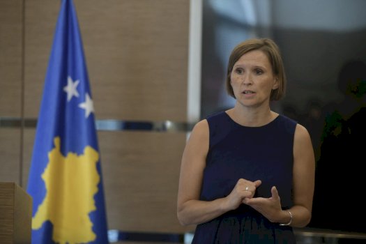 pas-largimit-te-oravit,-be-ja-me-u.d-ne-kosove/-kush-eshte-eva-palatova