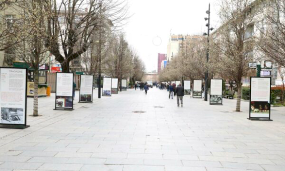 akuza-per-pasaktesi-dhe-fyerje-–-cfare-ndodhi-me-ekspoziten-per-masakrat-ne-kosove-e-cila-u-largua-nga-sheshi