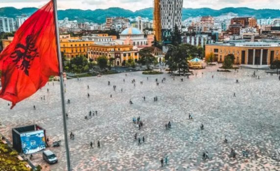 shqiperia-thirrje-qytetareve:-shmangni-udhetimet-ne-lindjen-e-mesme