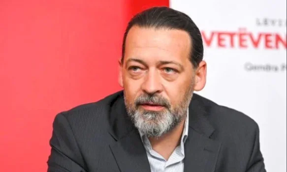 svecla:-ne-prishtine-shemben-rruget,-sepse-eshte-shembur-sistemi