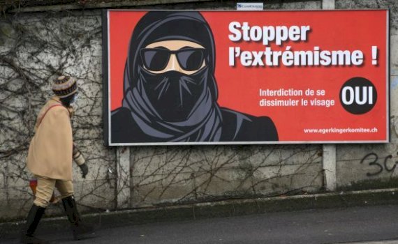 zvicer:-e-djathta-ekstreme-deshiron-te-ndaloje-shamite-ne-shkolla