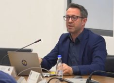 sulme-dhe-lincim:-burrit-te-albulena-haxhiut-i-pengon-protesta-kunder-shtremberimit-te-se-vertetes-per-masakrat