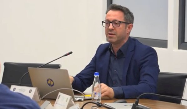 sulme-dhe-lincim:-burrit-te-albulena-haxhiut-i-pengon-protesta-kunder-shtremberimit-te-se-vertetes-per-masakrat