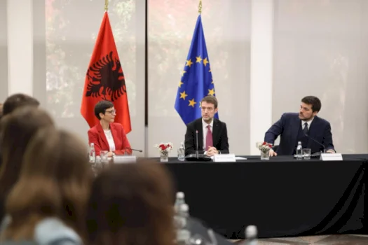 hoxha:-evropa-eshte-nje-histori-zgjerimi,-koha-e-shqiperise-eshte-tani