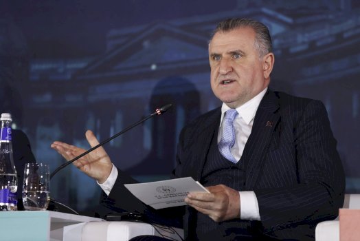 ministri-turk-i-sportit-flet-para-perballjes-me-kosoven