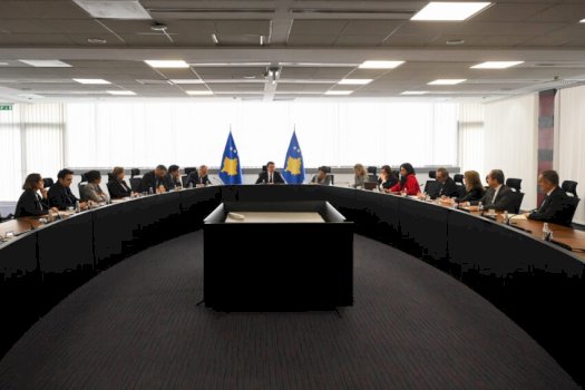 kryeministri-kurti-pret-ne-takim-ekipin-e-kombeve-te-bashkuara-ne-kosove,-diskutohet-per-planin-strategjik-te-unkt-2026–2030