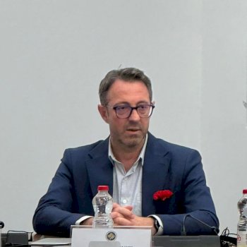 burri-i-albulena-haxhiut-me-kritika-te-uleta-per-aida-dergutin:-ishte-shik,-tentoi-te-uzurponte-vv-ne