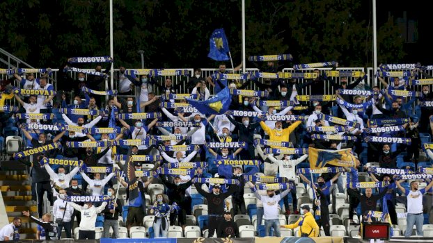 ffk-me-nje-thirrje-per-te-gjithe-tifozet-ne-stadium:-mos-qendroni-ulur,-mos-rrini-qete-–-mos-e-ndalni-kengen