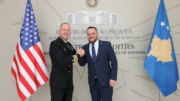 shqiptari-qe-drejton-anijen-luftarake-amerikane-uss-pearl-harbor-ne-kosove,-me-ministrin-maqedonci-flasin-per-avancimin-e-sistemit-te-mbrojtjes