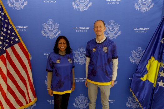 ambasada-e-shba-se-mesazh-lojtareve:-te-gjithe-ne-po-ju-mbeshtesim,-luani-fort-dhe-bejeni-kosoven-krenare