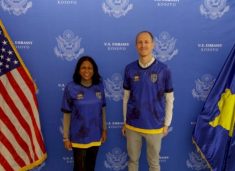 ambasada-e-shba-se-mesazh-lojtareve:-te-gjithe-ne-po-ju-mbeshtesim,-luani-fort-dhe-bejeni-kosoven-krenare