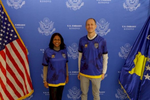 ambasada-e-shba-se-mesazh-lojtareve:-te-gjithe-ne-po-ju-mbeshtesim,-luani-fort-dhe-bejeni-kosoven-krenare