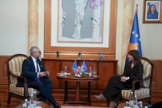 haxhiu-pret-ne-takim-shefin-e-eulex-it,-diskutojne-per-zhvillimet-ne-vend