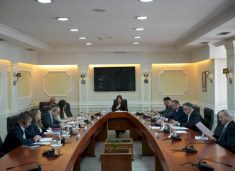 shqyrtohen-aplikacionet-e-kandidateve-per-dy-gjyqtare-ne-kushtetuese,-intervistimi-javen-tjeter