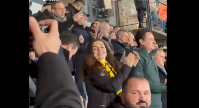 zona-vip-ne-“fadil-vokrri”,-kurti-e-osmani-po-e-ndjekin-ndeshjen-afer-njeri-tjetrit