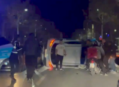 nuk-iu-bind-urdhrit-per-t’u-ndalur,-i-mituri-ne-vlore-perplas-veturen-e-policise-dhe-le-te-lenduar-dy-efektive