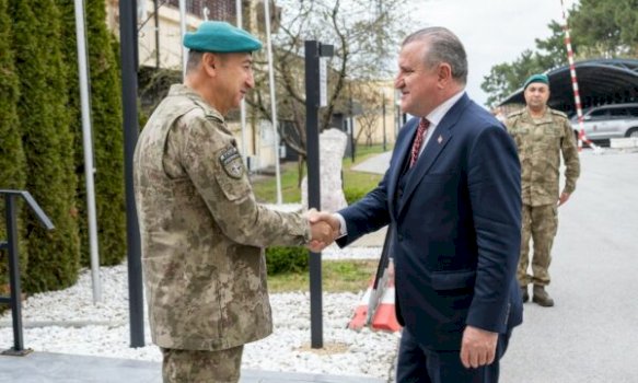 ulutas-pret-ne-takim-ministrin-e-sportit-te-turqise,-kfor:-u-diskutua-per-prioritetet-e-misionit-per-te-ardhmen