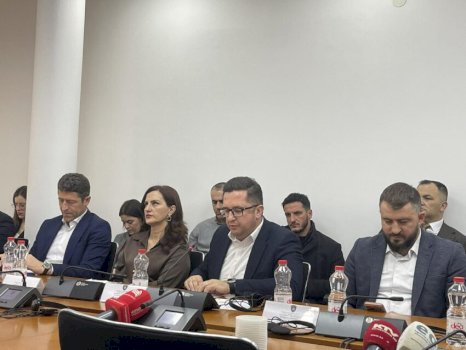 paga-e-13-te-dhe-cmimi-i-naftes,-hidhet-poshte-kerkesa-e-mustafes-qe-ne-rend-dite-ne-komision-te-kete-pika-shtese