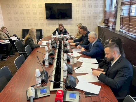 ekzekutivit-i-kerkohet-me-shume-transparence-per-procesin-integrues-te-kosoves-ne-be