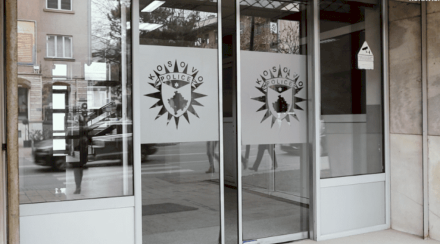 ekstradohet-nga-zvicra-ne-kosove-i-kerkuari-me-leter-rreshtim-nderkombetar-per-vepren-penale-te-mashtrimit