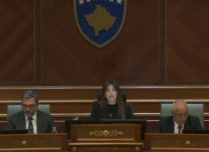 seanca-plenare-nis-me-kujtimin-e-demonstratave-te-pranveres-se-vitit-1981