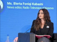 gazetarja-e-rtk-se-i-reagon-kurtit:-ti-flet-per-fjalen-e-lire,-ndersa-ne-u-larguam-nga-detyrat-tona-per-shkak-te-fjales-se-lire